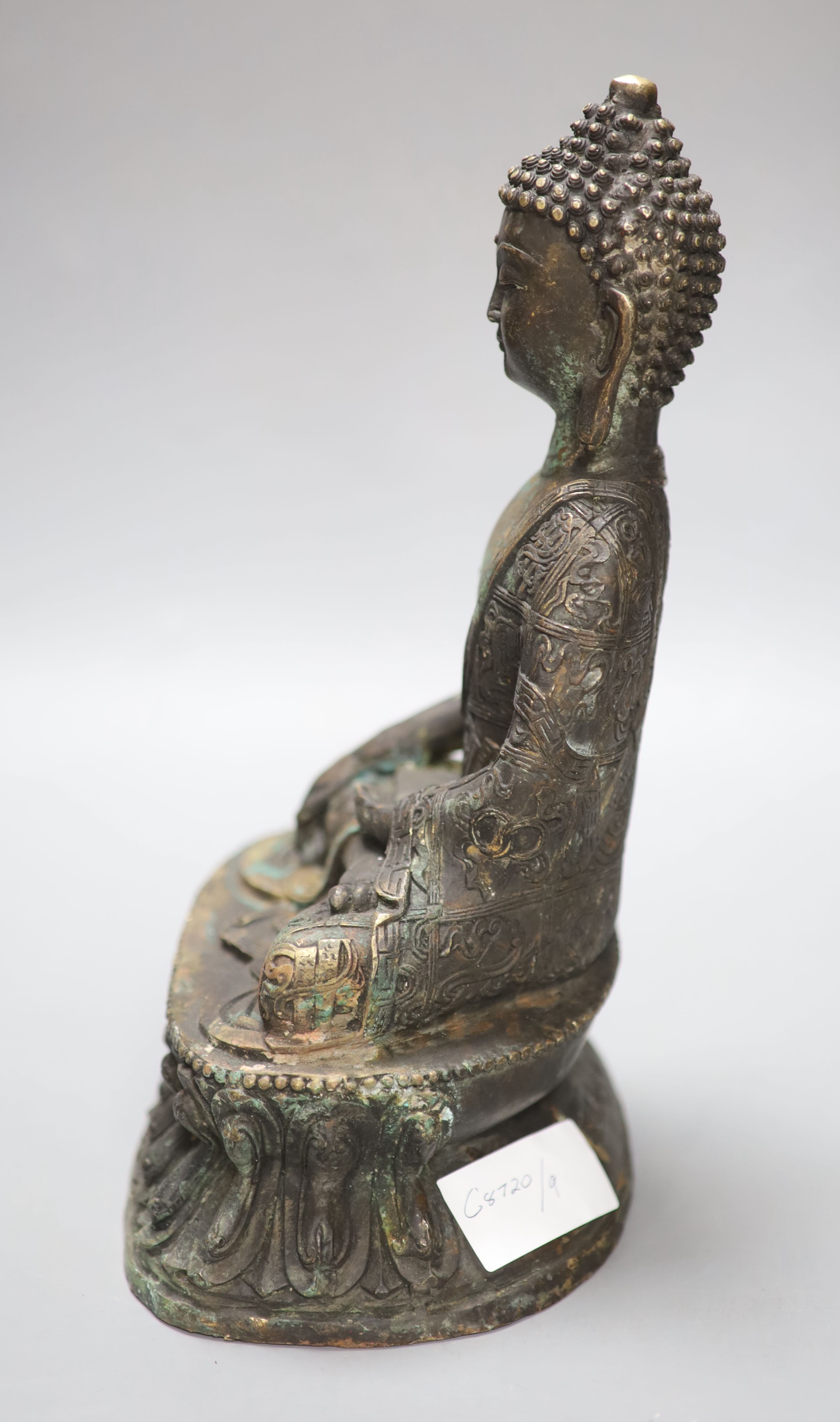 A seated bronze Buddha, height 28cm